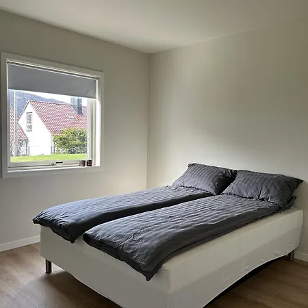 3 Bedroom With Parking דירה *
